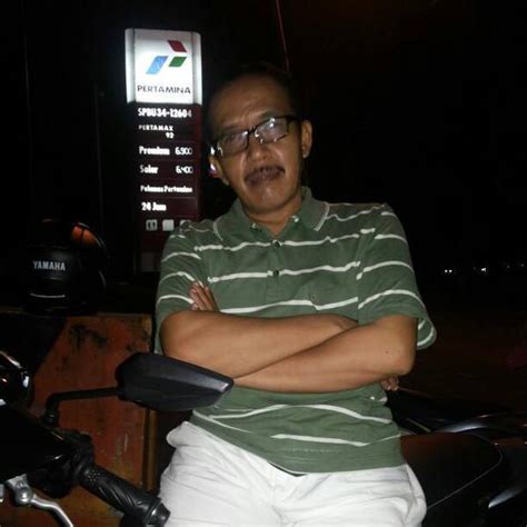 Video Gay Indonesia Bapak Tua Ganteng Pamer Kontol