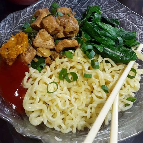 Tertarik membuat mie ayam dengan menggunakan mie hijau? Mie ayam resep Ummu Almer by Kiromatil Baroroh | Food ...