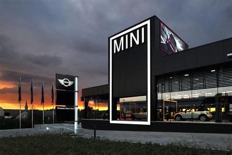 Design constrain in auto showroom. http://www.fcmarchitects.be Construction of a MINI car ...