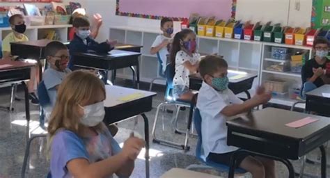 Per ora nei corridoi ci saranno solo. Riapertura scuole, Sgambato (Pd): "Giornata storica, patto con famiglie"