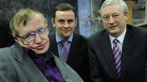 Wear Glasses You Really Are Smarter According To Science Famous People Stephen Hawking People