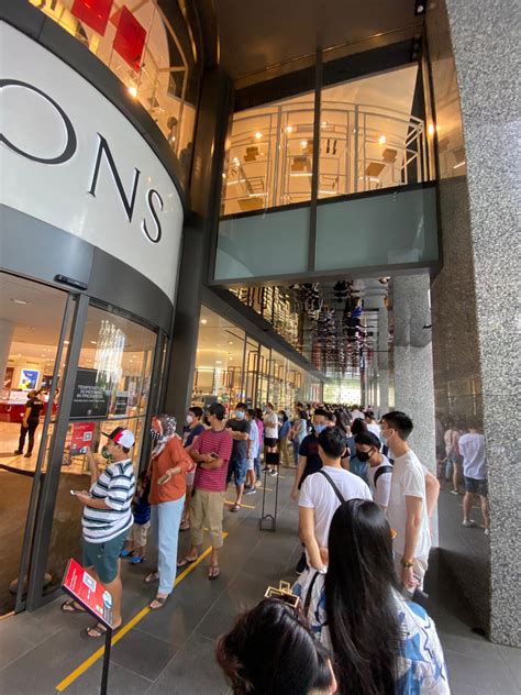 See more ideas about robinson department store, singapore malaysia, singapore. Robinsons Closing Down: Empty Shelves & No Clearance Prices