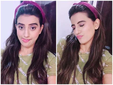 Akshara Singh Latest Post Proves That Shes A Selfie Queen Bhojpuri