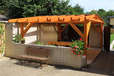 Holzüberdachungen haben eine lange geschichte und sind auch heute dank der umweltfreundlichkeit. Terrassenüberdachung aus Holz » Arten und Tipps für den Kauf