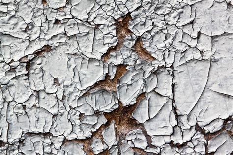 For larger, thicker cracks, apply a thick layer of crackled texture. Cracked Peeling Plywood - Free Texture