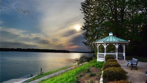 It peaks fairly early, usually starting in february, which gives you a dose of excitement for what's to come for the rest of the season. Best Picnic Spots in the South | Picnic spot, Southern ...