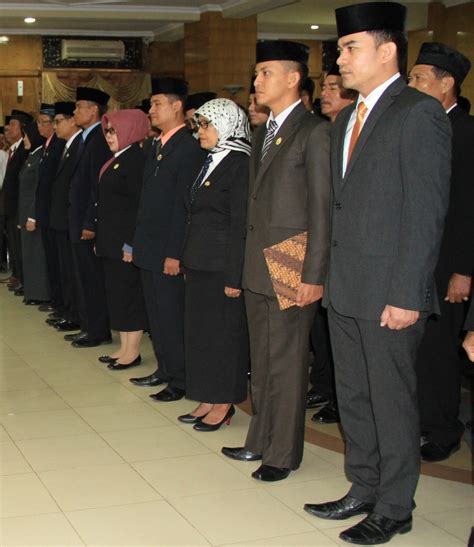 Pakaian Seragam Dinas PNS berdasarkan Permendagri Nomor 6 Tahun 2016
