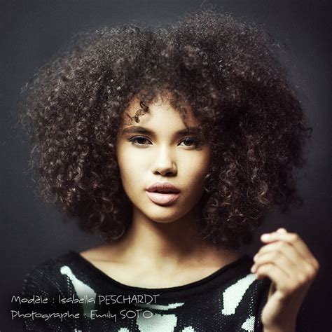 Le tissage brésilien apporte du volume et de la longueur avec un rendu très naturel hormis que. Tissage brésilien bouclé Kinky Haut de Gamme 14"