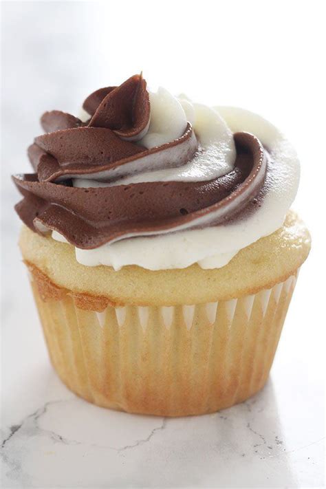 Easy Ways To Make Swirled Cupcake Frosting Cupcake Frosting Piping