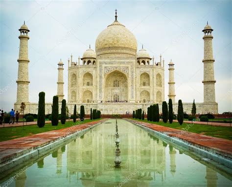 Maybe you would like to learn more about one of these? Imágenes: angulo frontal | Vista frontal de Taj Mahal ángulo bajo — Foto de stock © msavoia ...