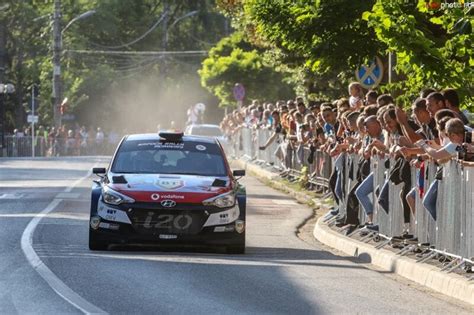Simone tempestini este fiul fostului pilot mario tempestini și concurează în campionatul național de raliuri de peste 10 ani (este, de altfel, multiplu campion național). Simone Tempestini castiga detasat Raliul Perla Harghitei ...