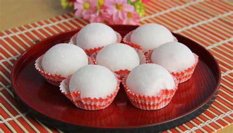 Trà xanh với mùi hương thơm ngát, vị đăng đắng vô cùng đặc trưng sẽ luôn làm bạn cảm thấy tuyệt vời khi được hòa vào hương thơm của trà, vị béo của sữa bột. Bỏ túi, cách làm bánh mochi kem trà xanh mát lạnh béo ngậy tại nhà