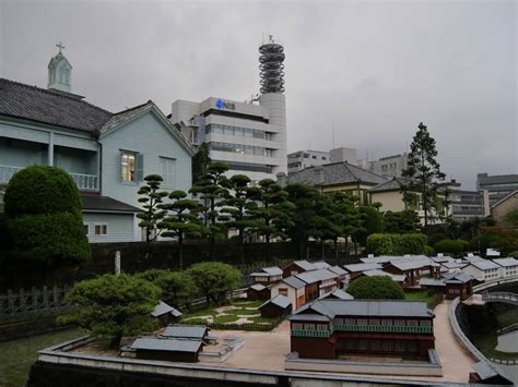 Dejima wharf is an artificial island, because the japanese didn't want to have their soil polluted by filthy foreigners. Wo sich Ausländer und Japaner trafen: Historische Insel ...