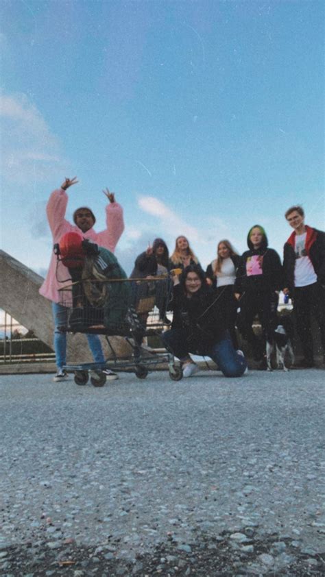 √ Group Friends Aesthetic Pictures - E V I L / Последние твиты от