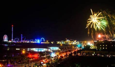 Stay And Play Sundays Fireworks Shows On Galveston Island 365 Houston
