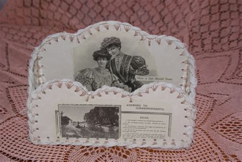 I like to buy boxes of variety christmas or greeting cards because i like to be able to make a variety of different looking gift packages. Pin by Pamela Hopkinson on vintage style hand bags and ...