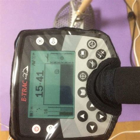 You can then easily trigger the alarm sound by covering the proximity sensor of your iphone with your finger while checking your friends. 金属探知機 Minelab E-trac metal detector usedの通販 by Ciccino's ...
