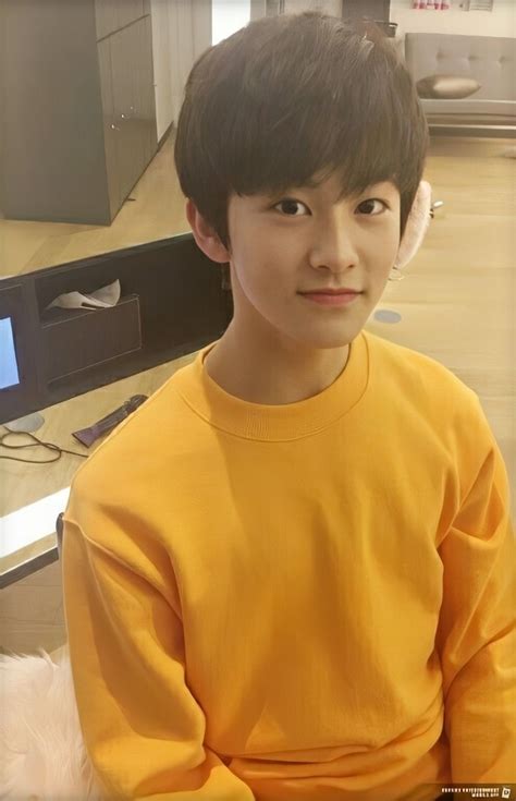 Pin oleh pon pppom di MARKLEE | Jaehyun, Mark lee, Taeyong