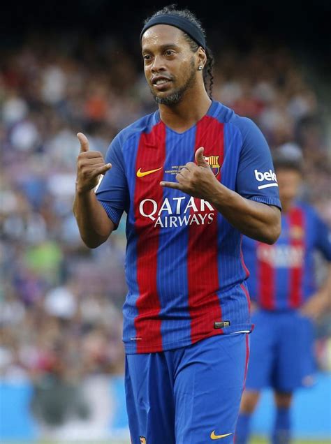Barcelona Ronaldinho To Be Honoured At The Camp Nou In August Marca