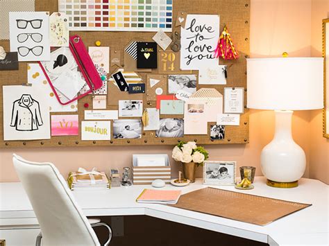 How To Decorate A Office Desk Leadersrooms