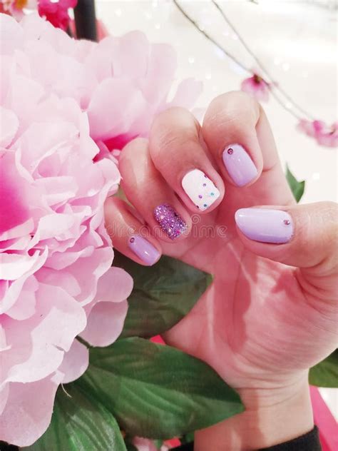 Close Up Of Woman Fingers With Nail Art Manicure With Flowers Stock