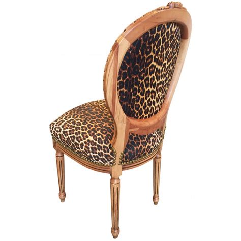 These chairs are constructed from acacia wood in a versatile natural finish. Chair Louis XVI style leopard fabric and raw wood