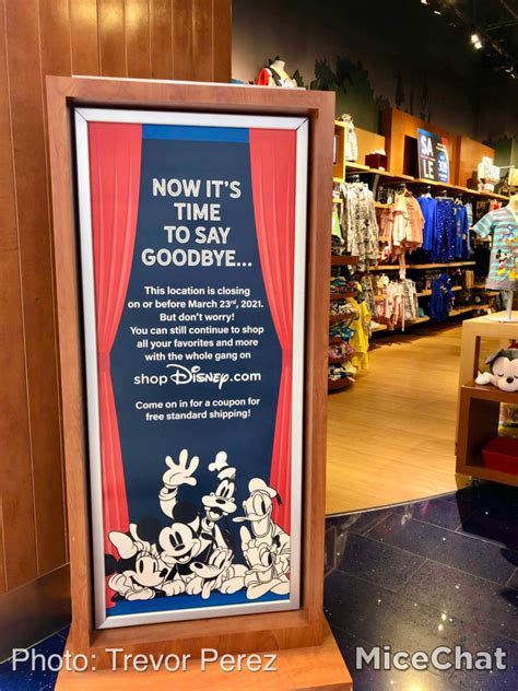 Disney Store Closing Sale Sign At Entrance Micechat