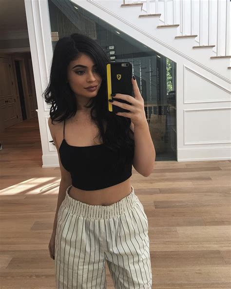 Kylie Jenner’s Mirror Guarantees Perfect Selfies Teen Vogue