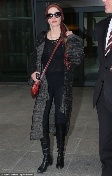 Shop all kids' boots and kids' outdoor shoes from dick's sporting goods. Eva Green attempts to go incognito in colourful headscarf ...