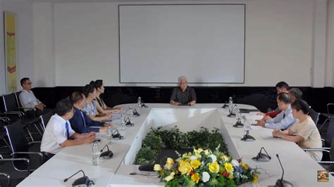 Tới thăm mẹ, minh khóc nghẹn nói lời xin lỗi. "Hướng dương ngược nắng" tập 10:Kiên không được lòng ông ...
