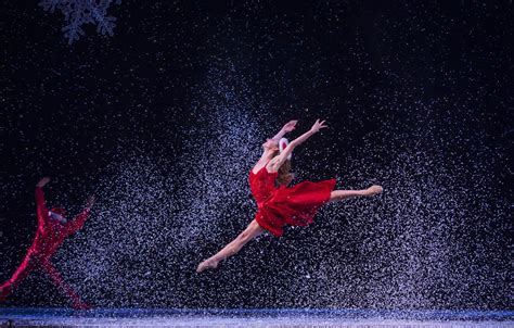 Free Download Wallpaper Snow Flight Jump Scene Dance Christmas New Year
