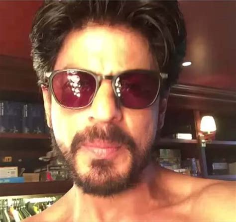 Shahrukh Khan Shirtless Pic On Twitter To Thank Fans Indiatv News