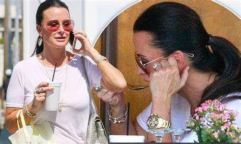 Real Housewives Of Beverly Hills Star Kyle Richards Dines Alfresco