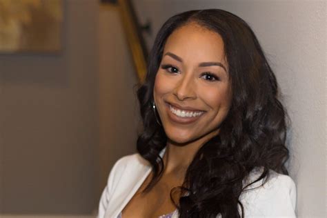 Rising Nfl Agent Nicole Lynn Wins Over Prospects Through Perseverance