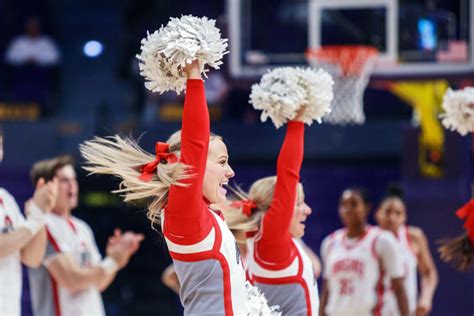 Look Ohio State Cheerleader Flip Video Is Going Viral The Spun