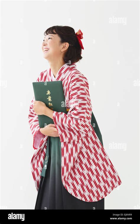 Junge Japanische Mädchen Im Kimono Auf Weißen Hintergrund