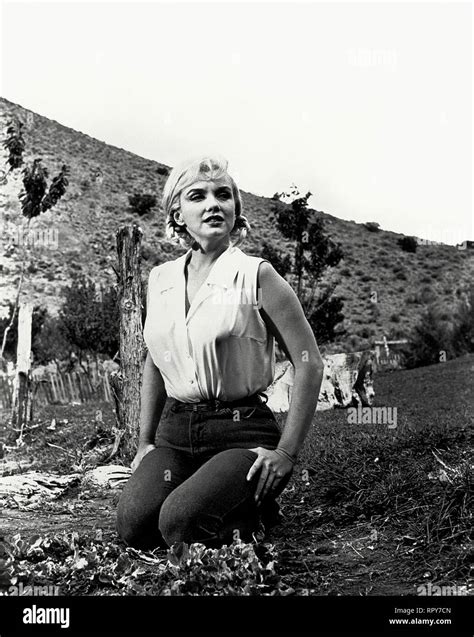 Marilyn Monroe The Misfits 1961 Stock Photo Alamy