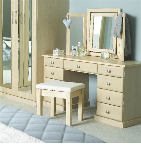 Therefore, if you're searching for the ideal piece of furniture to add style and elegance to your bedroom, the staff at horizon home is here to help. The Best and Cheap Vanity Table for Girls | Dark wood ...