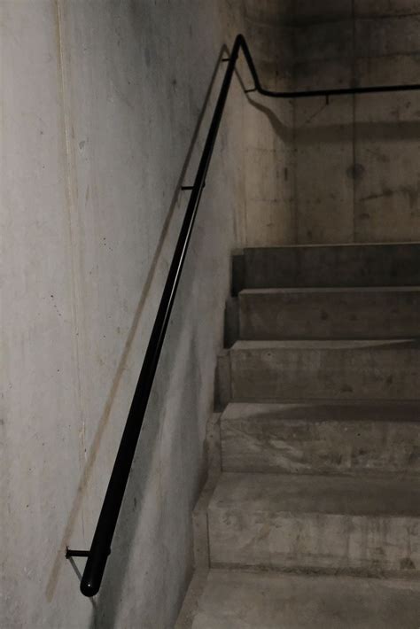 Es gibt dinge, auf die kann man in einem kleinen haus oder in einer kleinen wohnung nicht verzichten, vor allem, wenn es sich um ein häuschen mit zwei etagen handelt. Treppe mit Kehrrinne | Treppe, Kehren