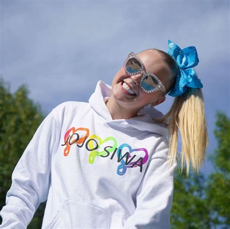 A blog supporting joelle siwa from underground dance factory in. Jojo Siwa 01/02/2021 • CelebMafia