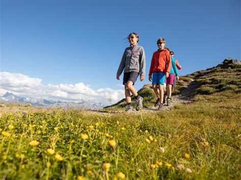 Wir bieten ihnen 4 liebevoll eingerichtete ferienwohnungen für 2 bis 8 personen. Wandern in Serfaus - Haus Dorfblick