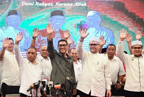 Ketua pembangkang dewan undangan negeri (dun) kelantan datuk nozula mat diah menangis selepas diarah keluar dari. Ahli Dewan Undangan Negeri Perak 2020