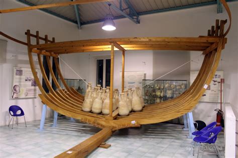 Importante cittadina delle marche, san benedetto è un attivissimo centro peschereccio e una delle maggiori stazioni balneari del medio adriatico, san benedetto del tronto rappresenta una delle mete più importanti della riviera adriatica. Riviera delle Palme, Hotel San Benedetto del Tronto ...