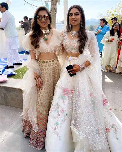 Trending Sister Of The Bride Outfit Ideas For Every Wedding Function