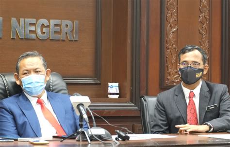 Sözleşmeye göre, menteri besar, negeri sembilan eyalet yasama meclisi'nin çoğunluk partisi veya en büyük koalisyon partisinin lideri. Bantuan setengah bulan gaji buat penjawat awam Negeri ...