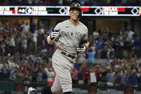 Aaron Judge Hit 62 Last Night But Check Out This Fan Jumping From The Stands 850 Wftl