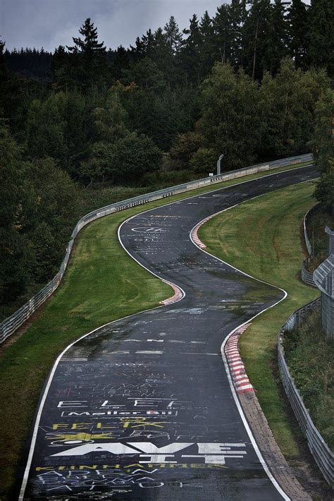 The definitive video circuit guide to nürburgring nordschleife, presented by driver coach scott mansell and nurburgring 24hr winner (mercedes amg) adam christo using nurburgring onboard. Nordschleife | Nürburgring nordschleife, Rennsport, Bilder