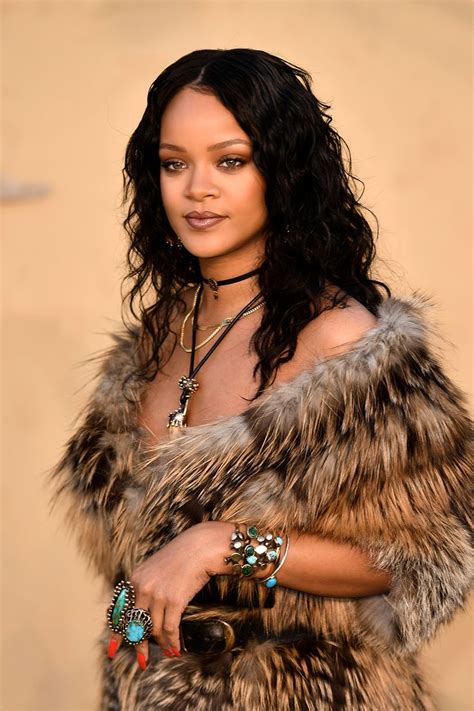 Rihannas Stunning Jewelry Layers