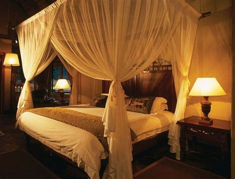38 Lovely Romantic Canopy Bed Design Ideas For Your Bedroom Hmdcrtn