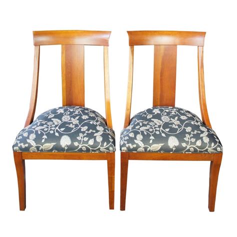 From choosing the perfect fabrics to making over an entire room, an ethan allen designer will collaborate with you to bring your unique style to life. 1990s Vintage Ethan Allen Medallion Cherry Dining Chairs ...